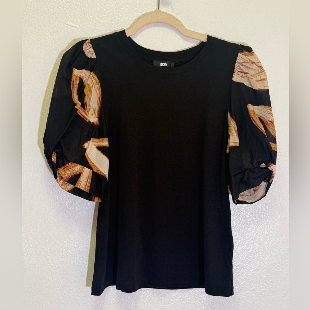 DKNY - Pullover Tee with Puffed Short Sleeves - size M